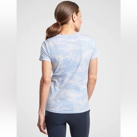 Athleta Blue Camo Short Sleeve Shirt size small - Picture 2 of 9